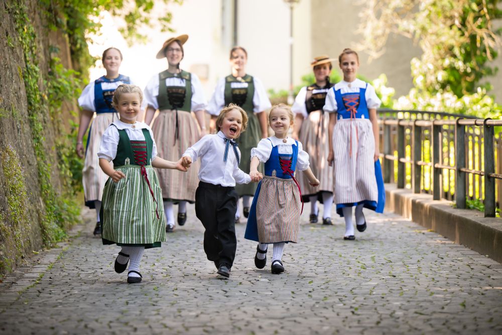 Grosser Beitrag im Tages-Anzeiger zu «Das Schweizer Trachtenbuch»