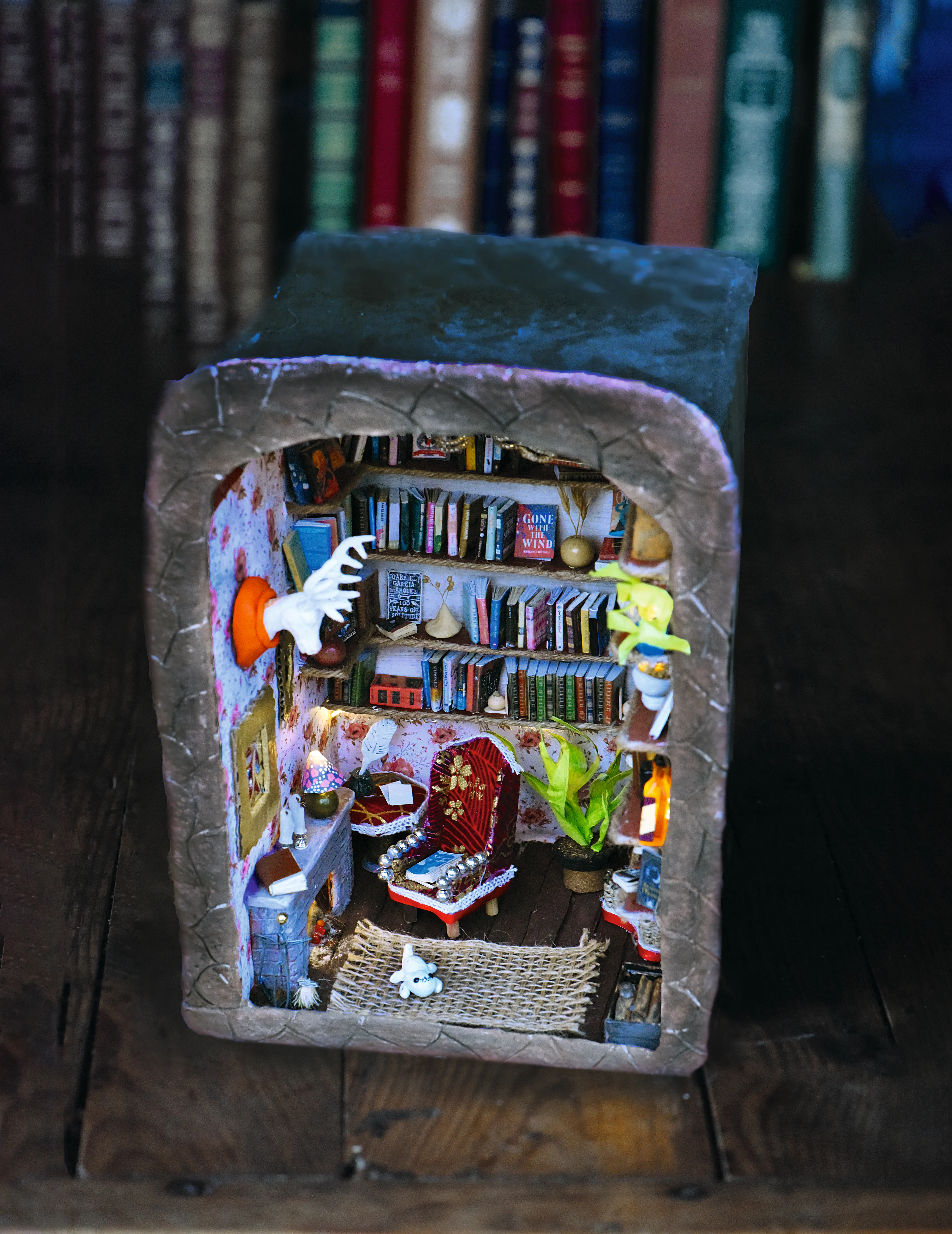 124_Vidaling_Book Nooks_9783258603056(c)Raphale Vidaling_RGB